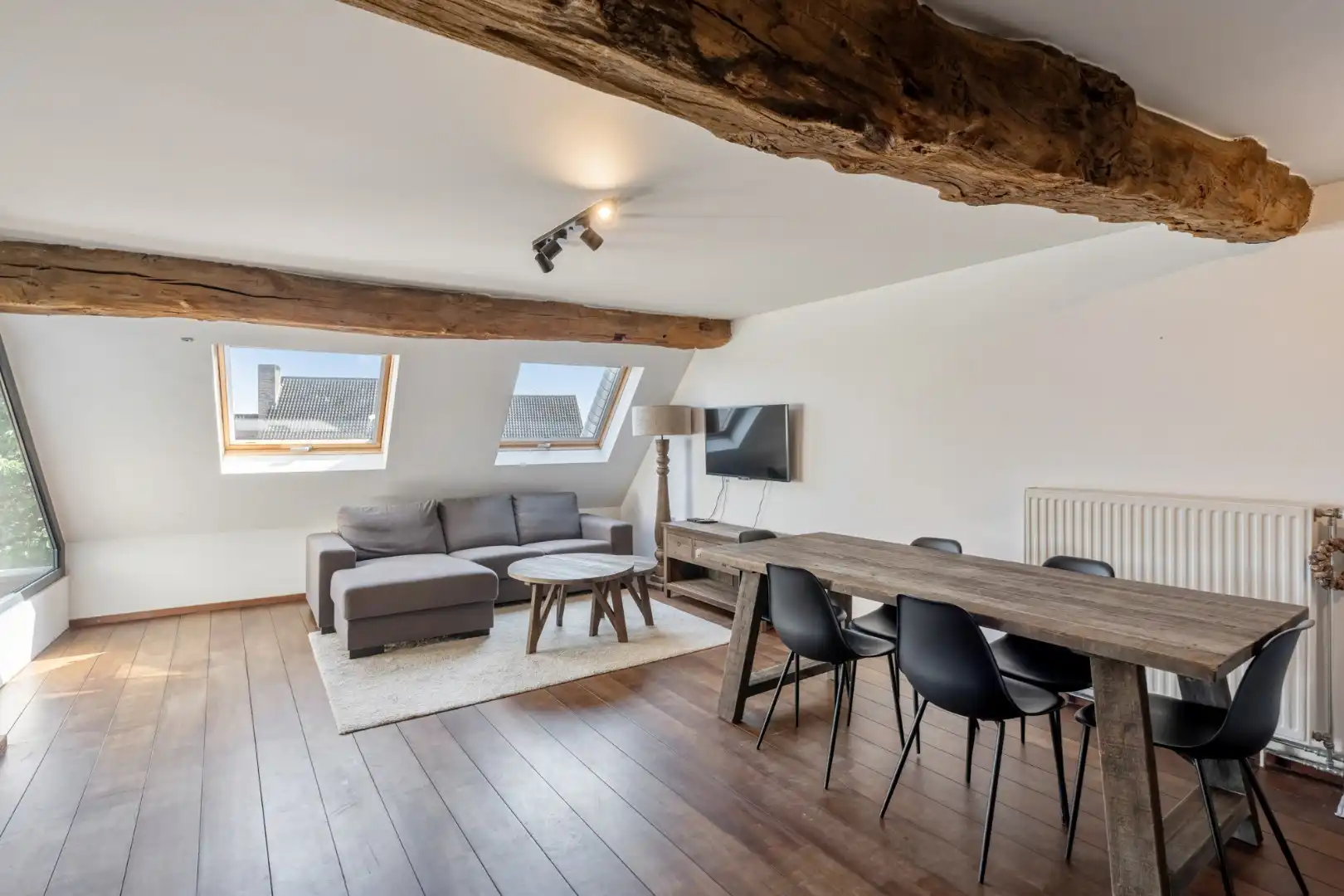 Comfortabel duplex appartement op de 3de en 4de verdieping van een kleinschalige residentie op een steenworp van de historische markt!  foto 9