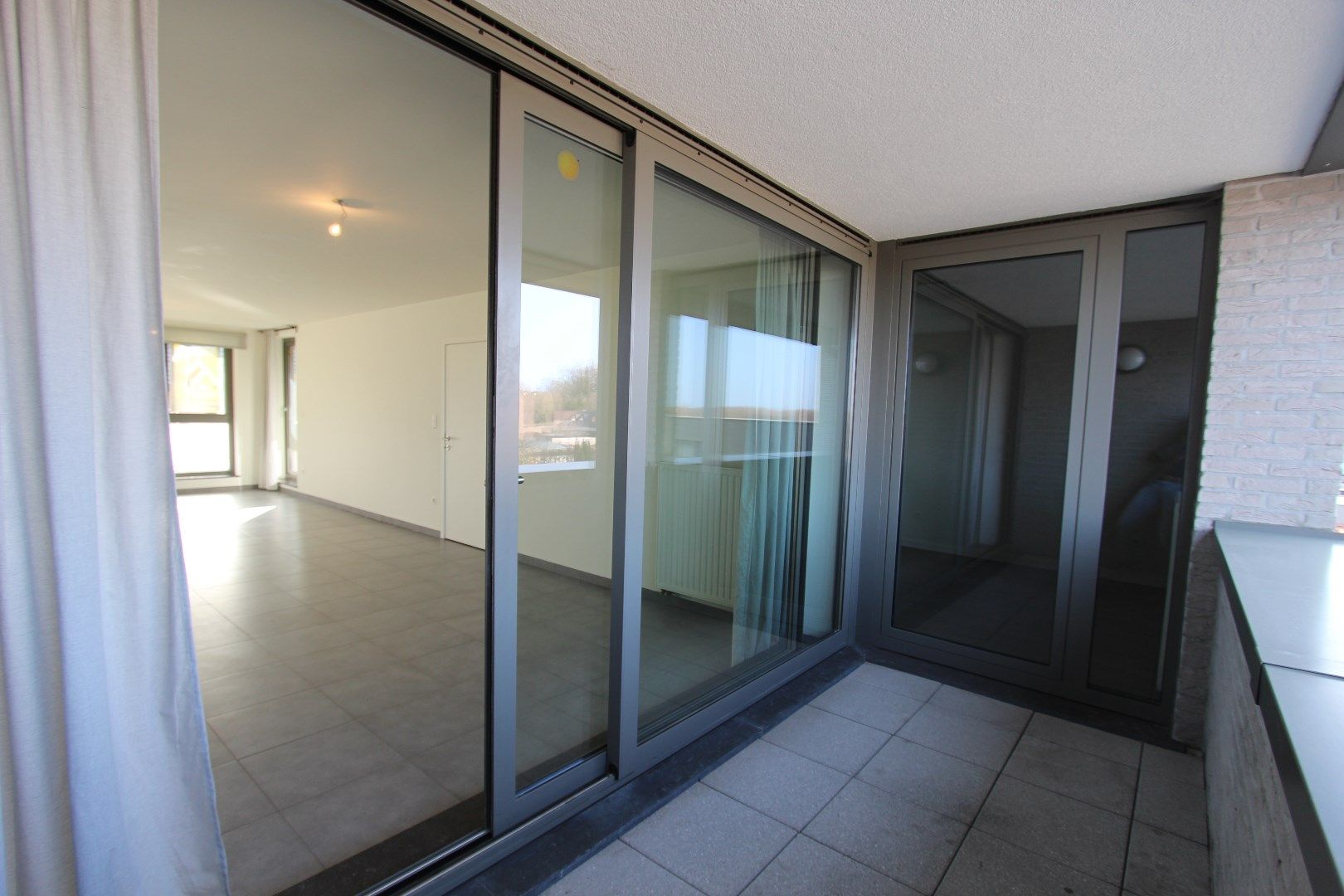 MODERN APPARTEMENT MET 2 TERRASSEN EN GARAGE foto 7