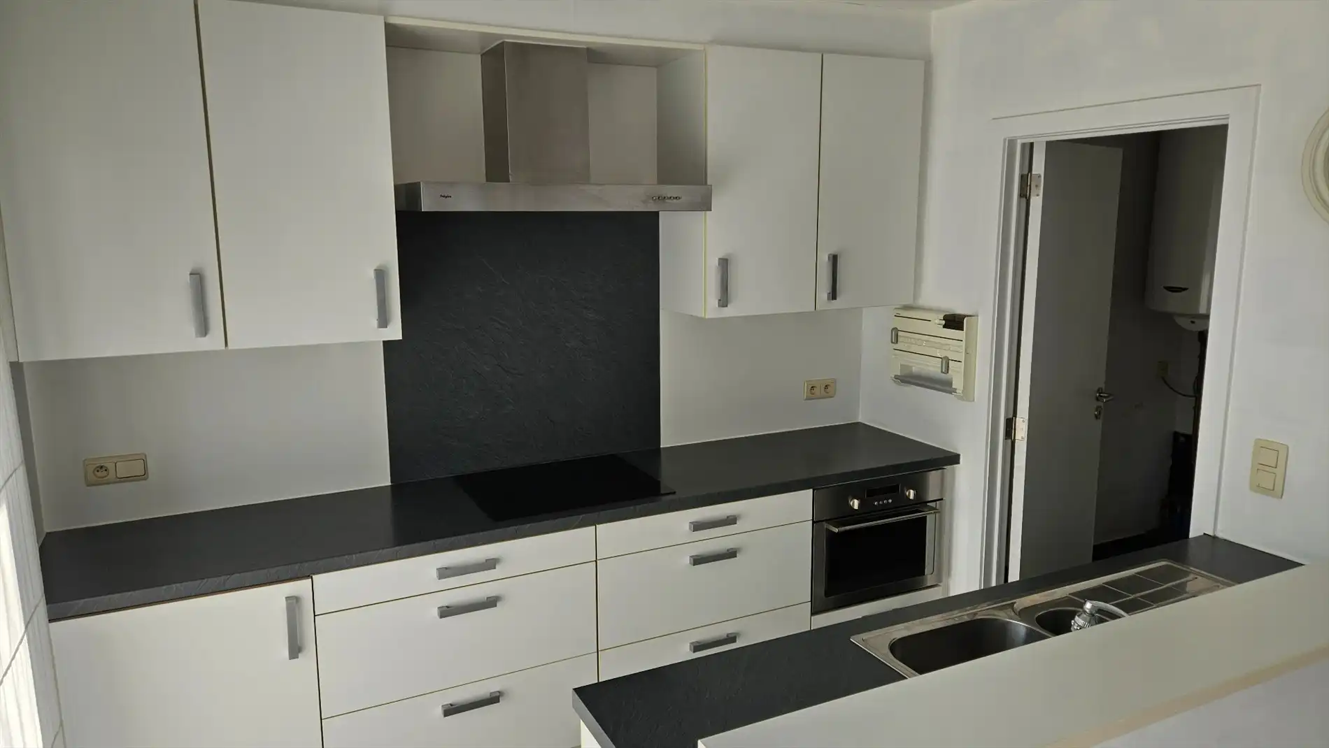 Ruim appartement met 2 slk, terras en garage foto 4