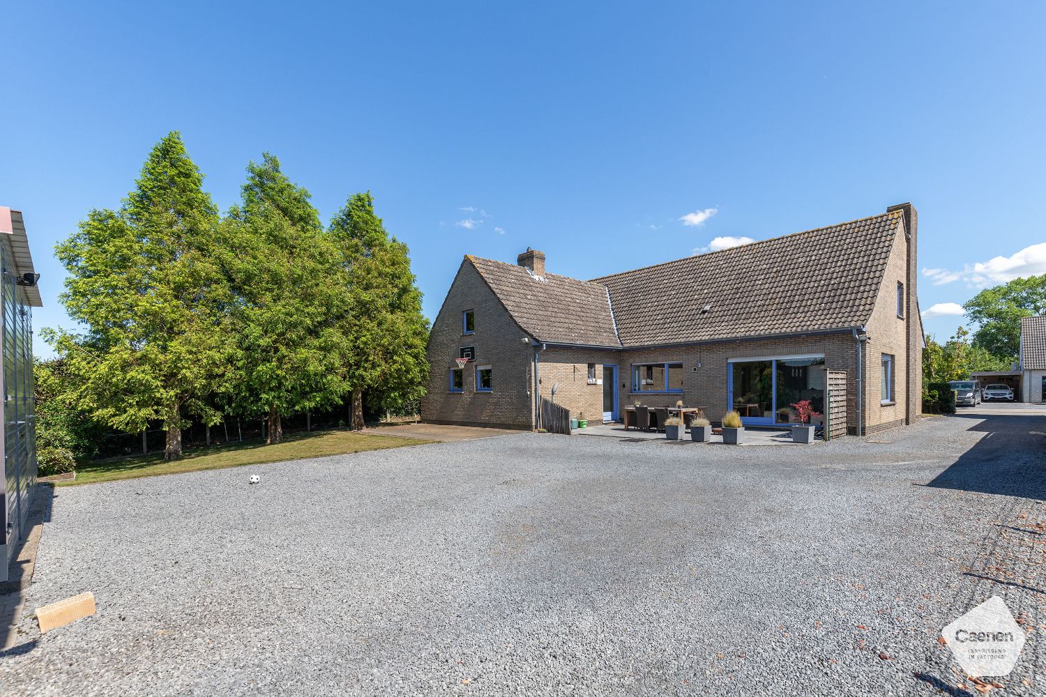 VRIJSTAANDE TE RENOVEREN STEVIGE WONING op een mooi perceel  van 1210 m²  met 3 slaapkamers , GARAGE EN BIJGEBOUW foto 15