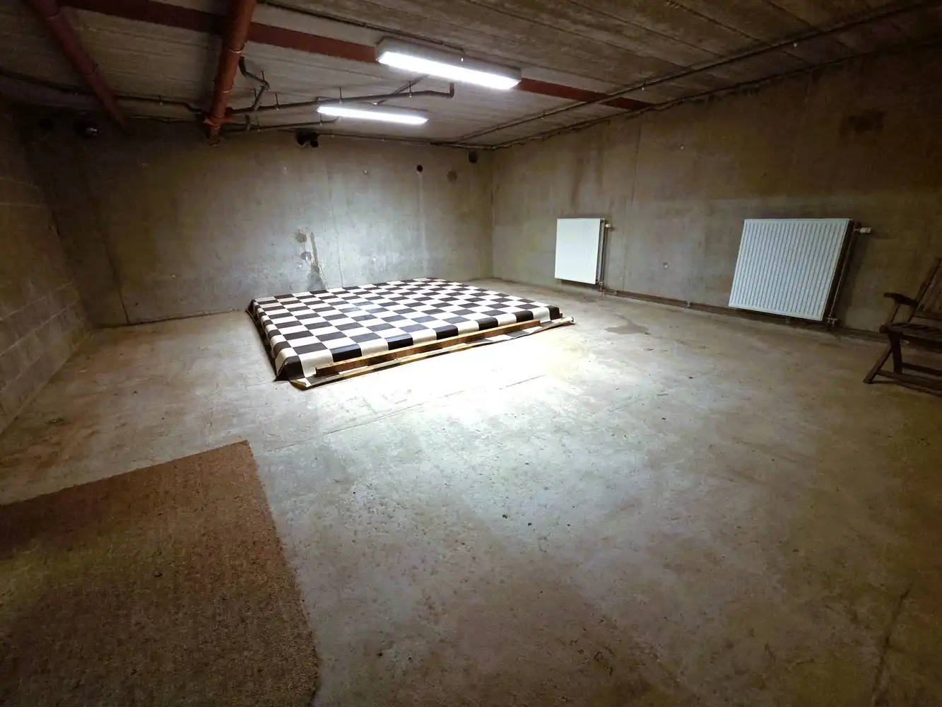 Zeer ruime gezinswoning, 4 slaapkamers, volledig onderkelderd met dubbele garage als bijgebouw foto 15