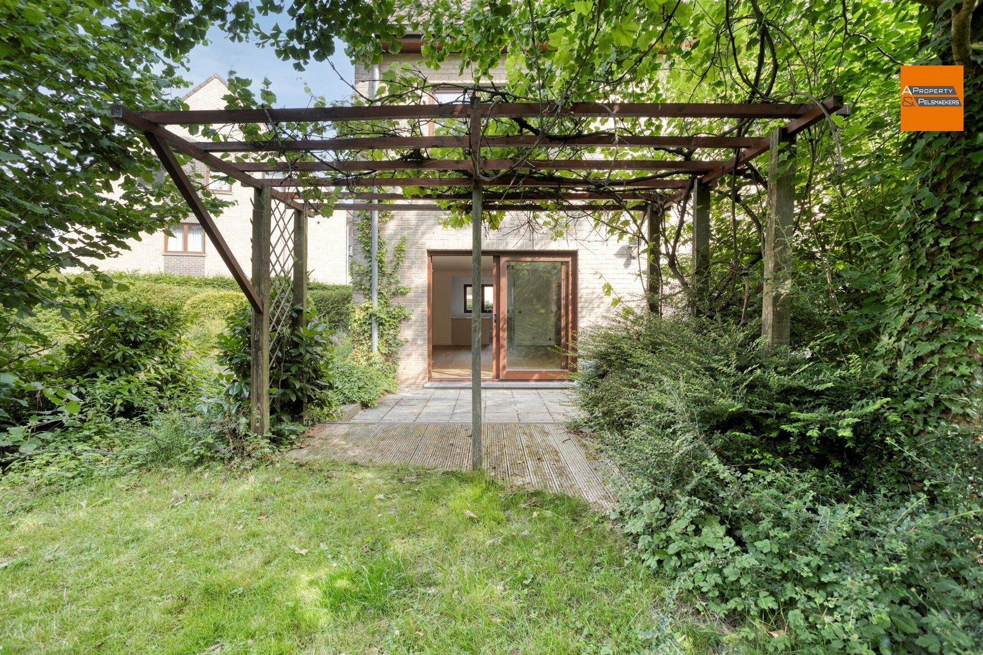 2 slaapkamers appartement met grote tuin foto 16