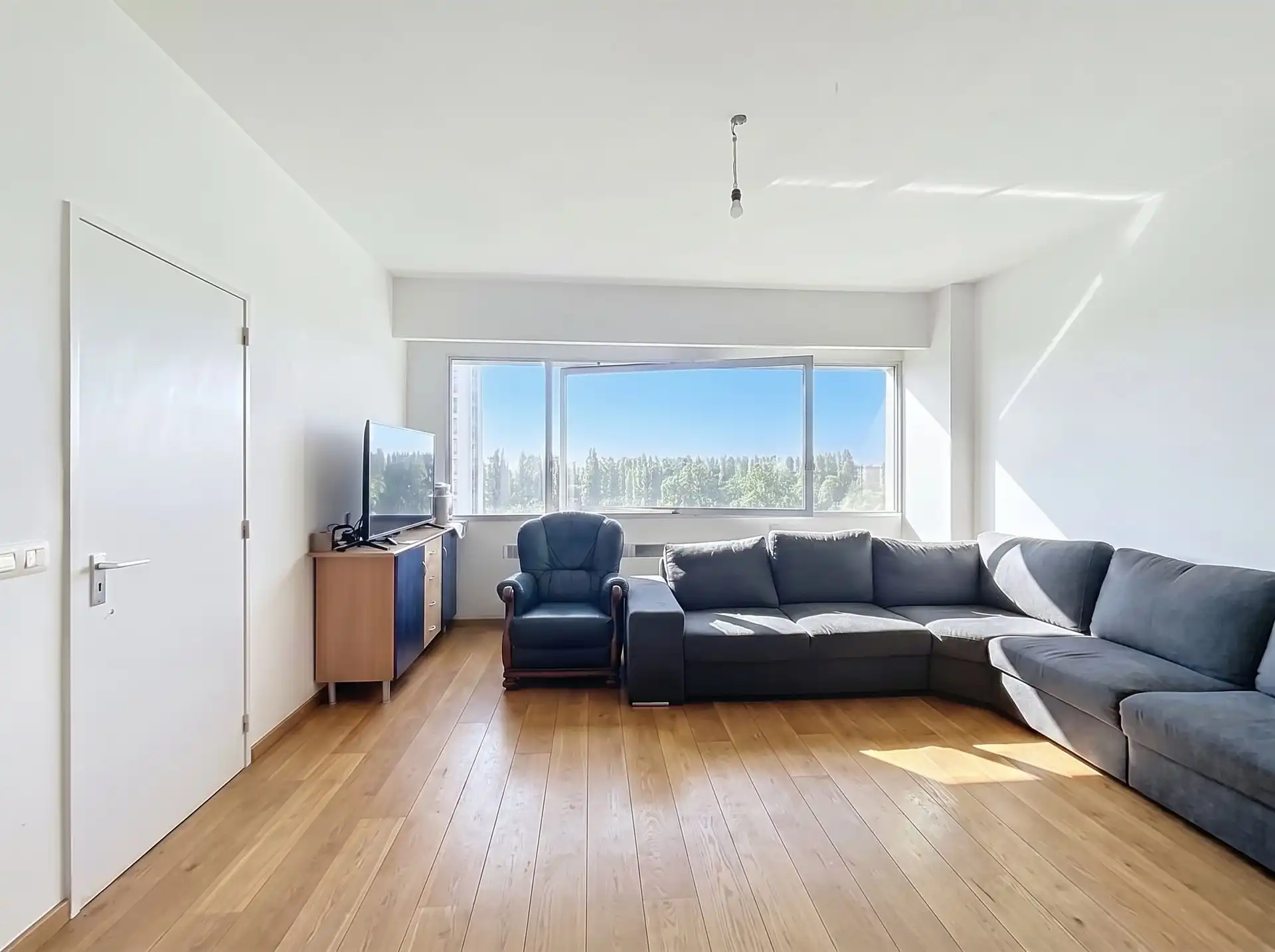 Instapklaar appartement met 2 slaapkamers op toplocatie in Linkeroever! foto 2