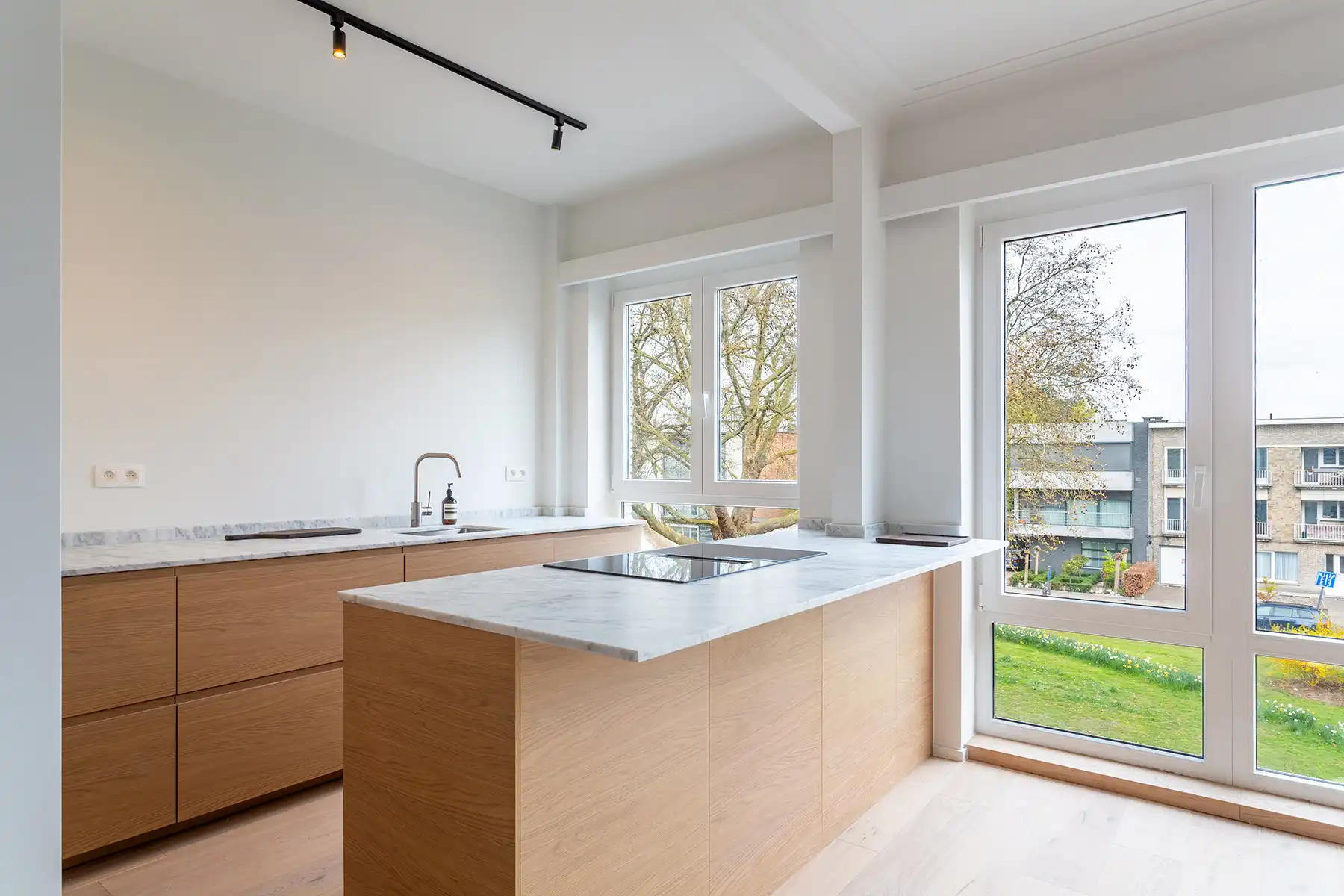 Wilrijk - Gerenov.  2 à 3 slaapkamer app. met terras + P  foto 6