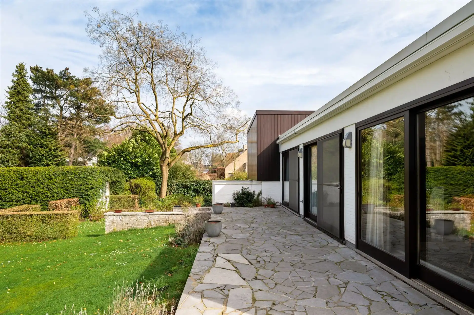 Ruime 3-slaapkamerwoning met grote tuin in Kontich foto 2