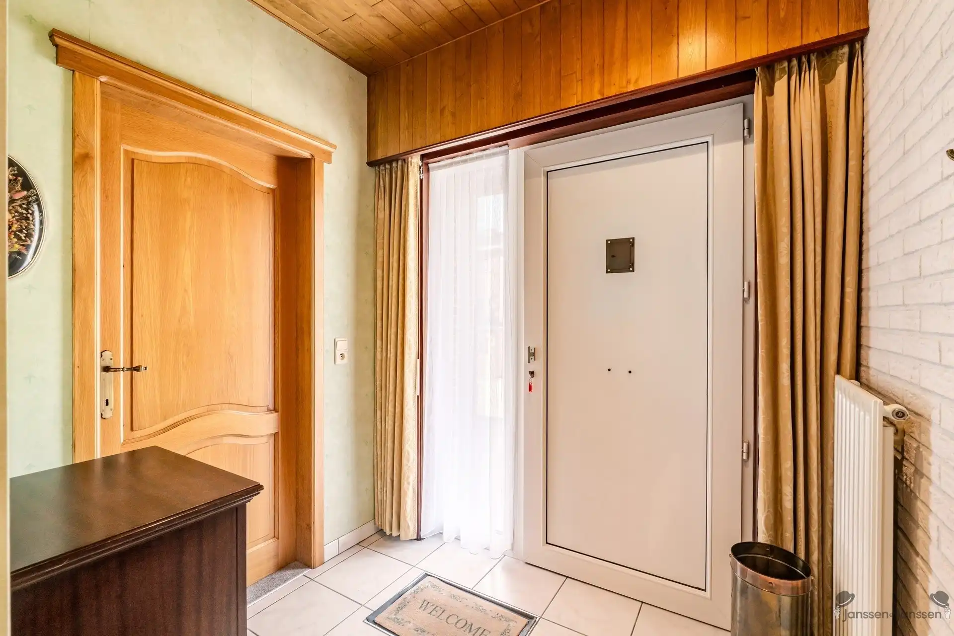 Ruime gezinswoning met extra werkplaats/atelier foto 3