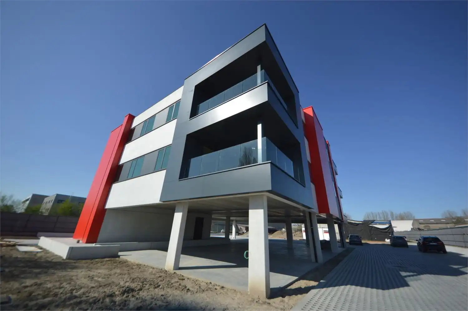 NIEUWBOUWKANTOREN MET PARKING NABIJ E40 foto 16