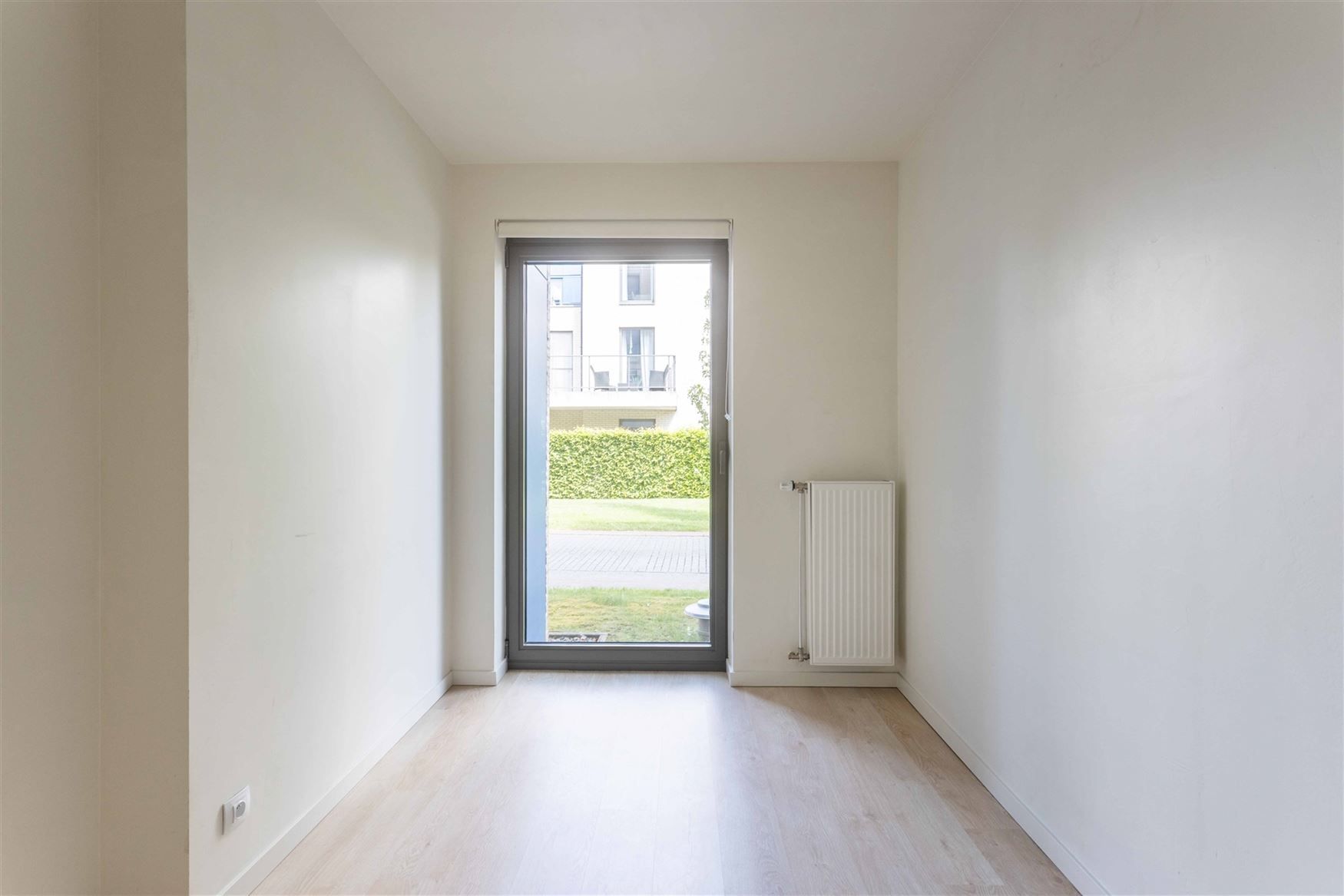 Instapklaar appartement met terras, tuin & autoplaats foto 12