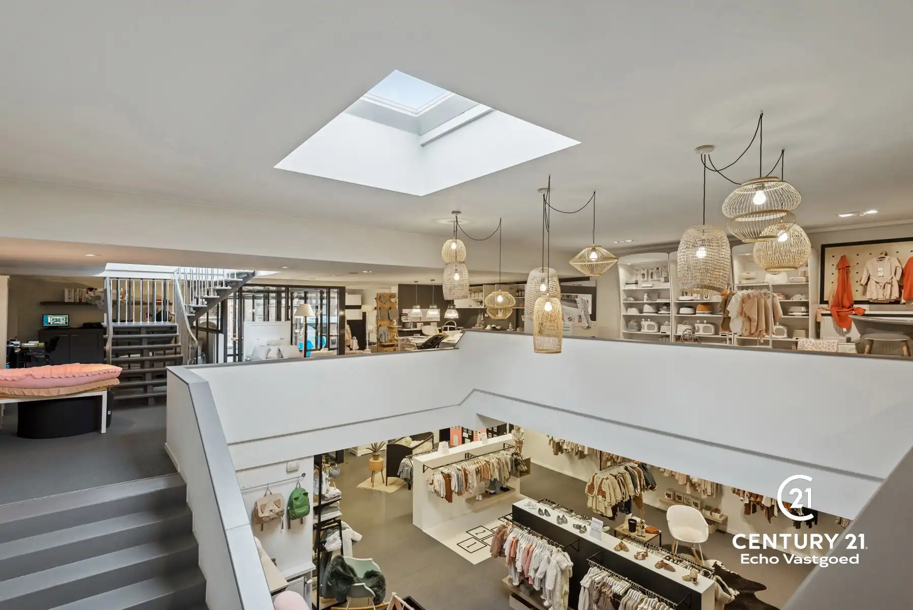 Groot handelspand met luxe duplexappartement en grote garage foto 8