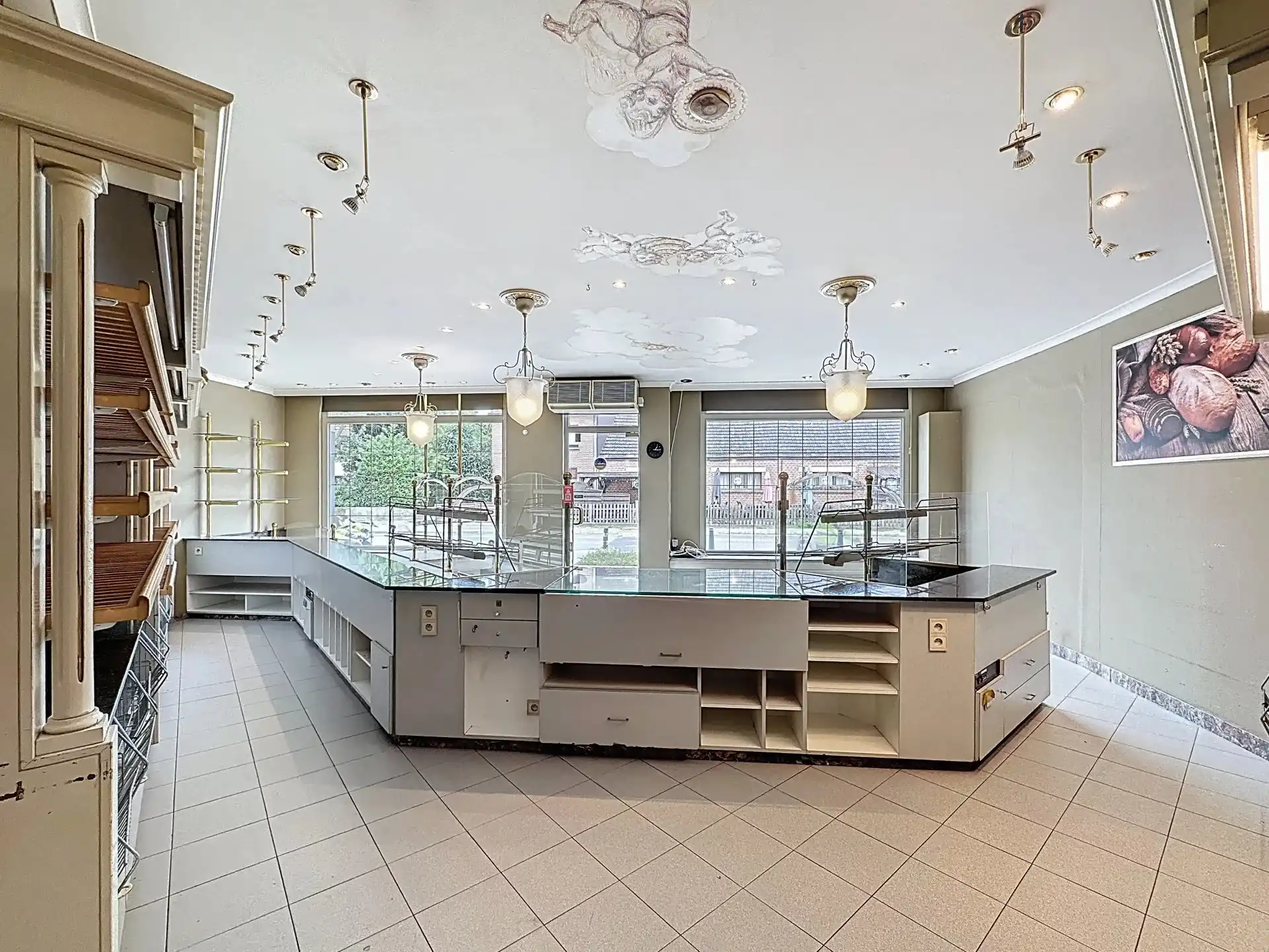 Handelspand met magazijn en bovengelegen appartement. foto 4