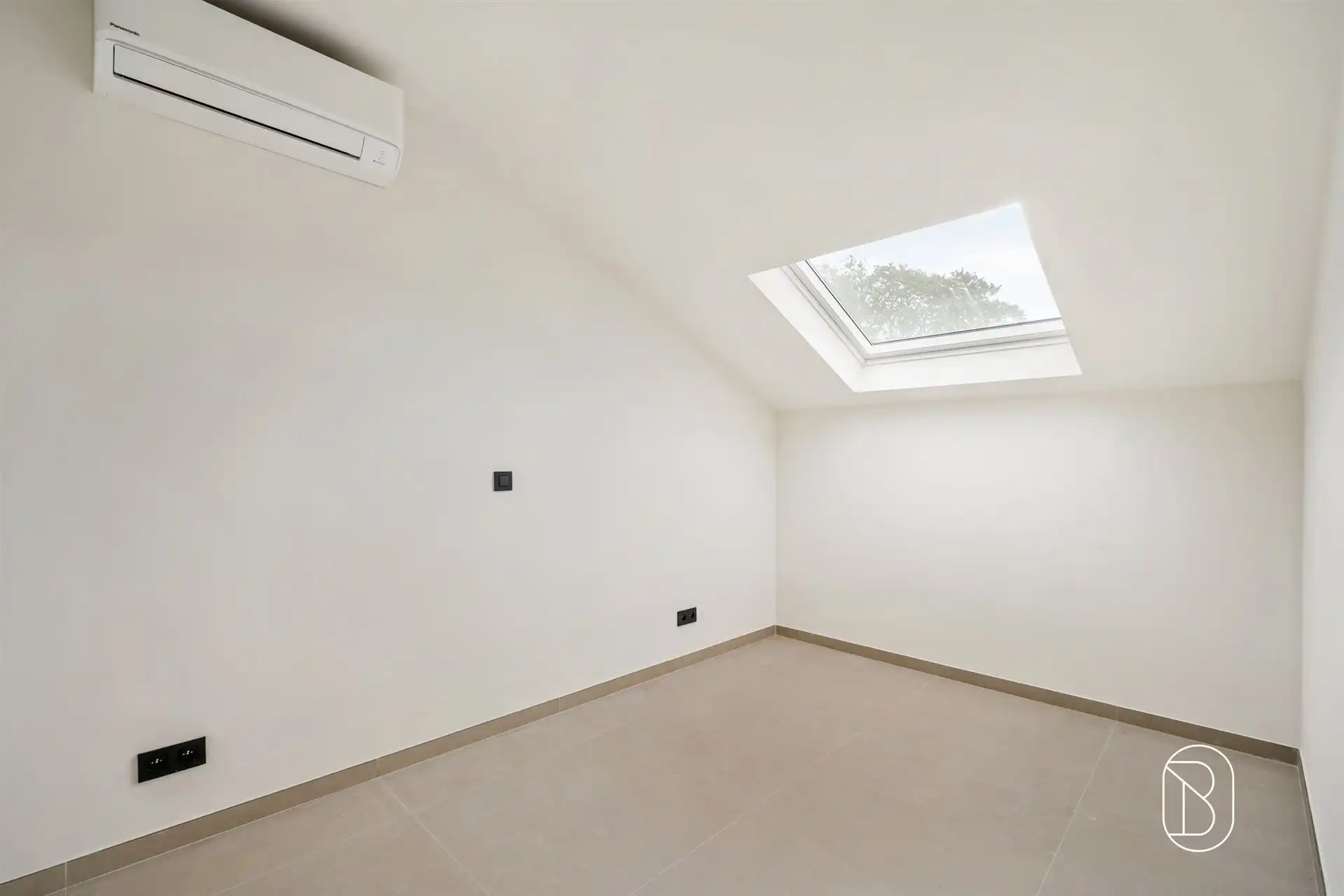 Instapklaar tweeslaapkamerappartement in hartje van Rumbeke foto 9