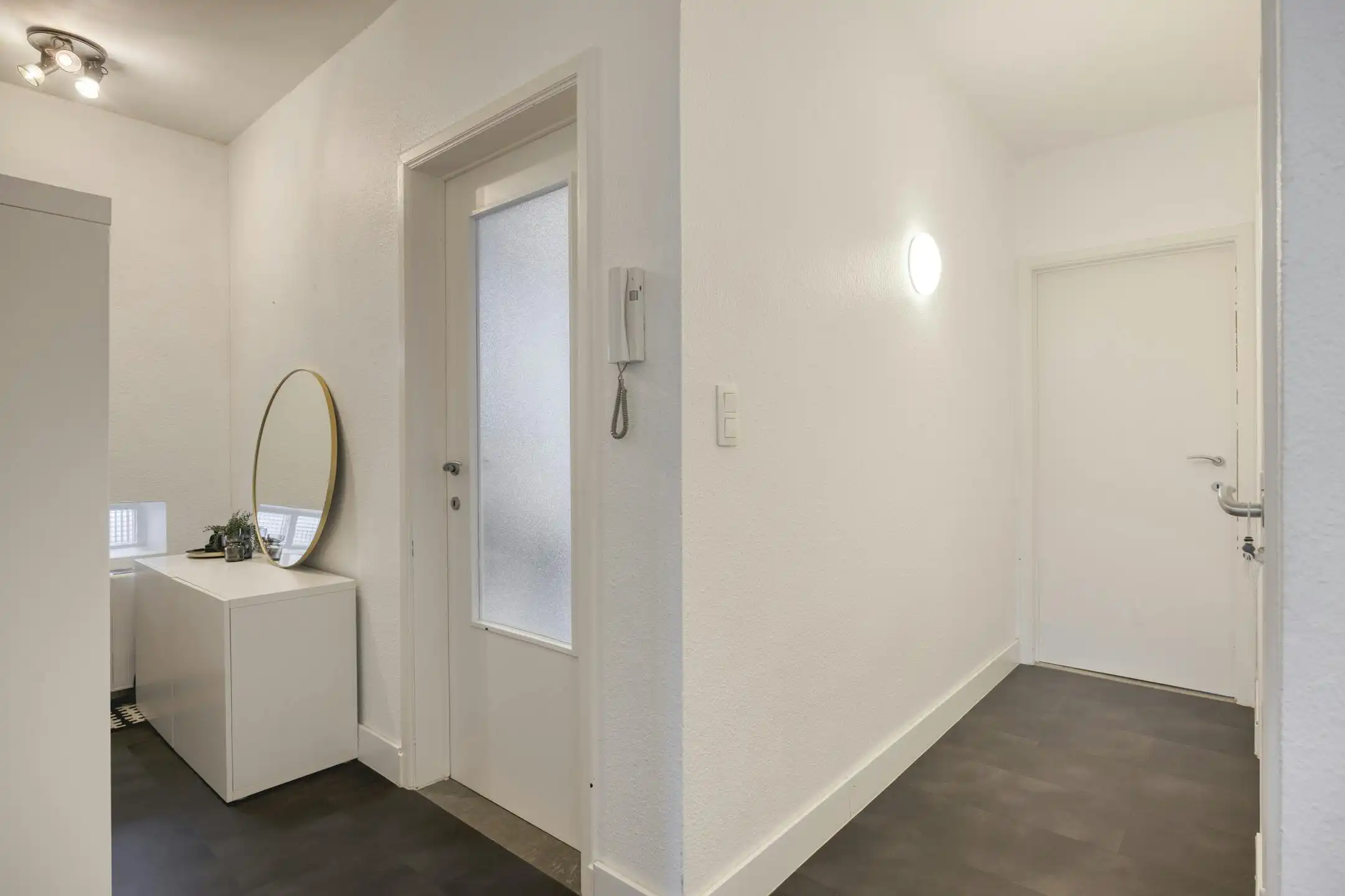 Instapklaar 2-slaapkamer appartement nabij centrum Hasselt foto 5