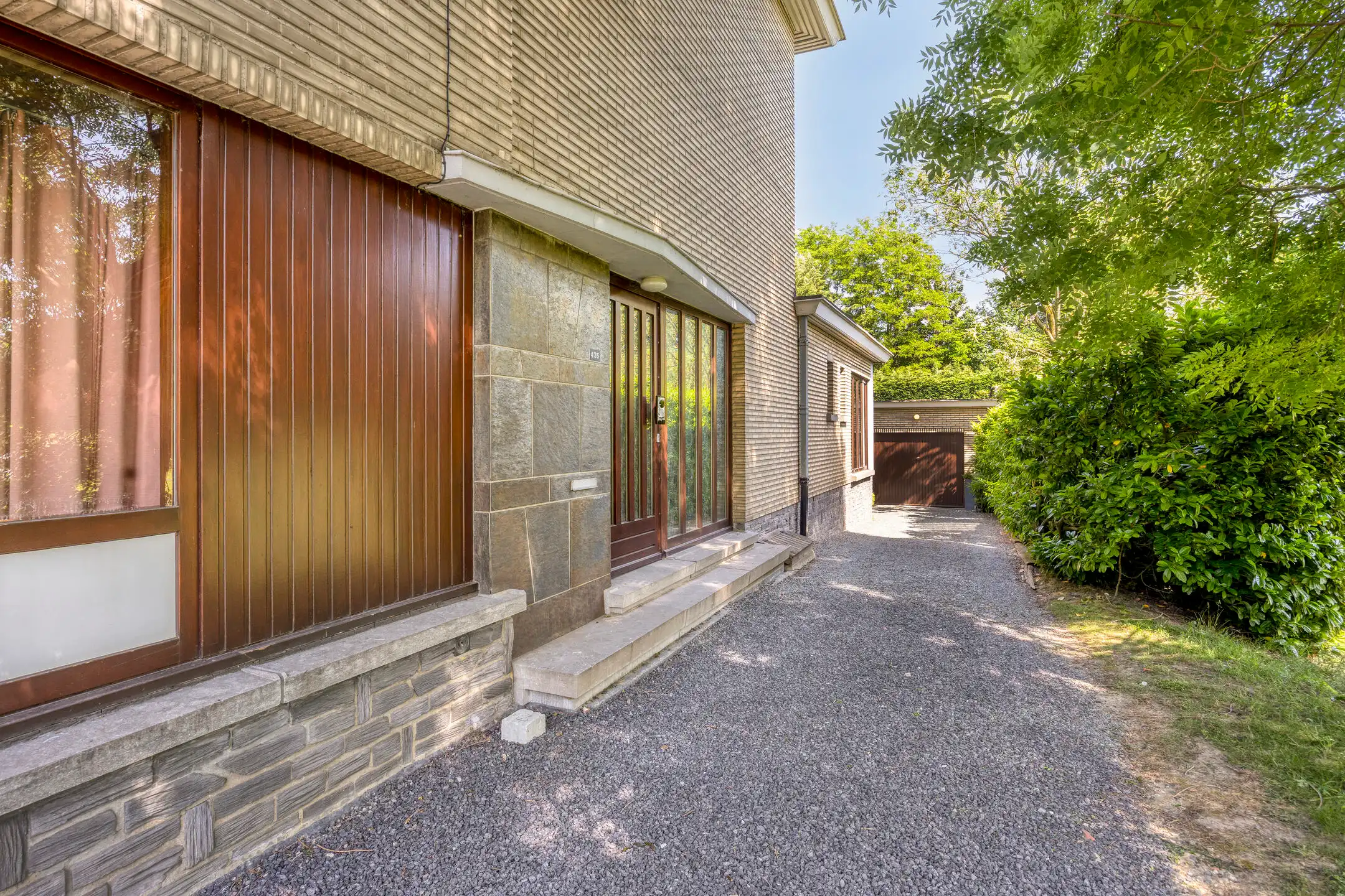 Halfopen woning met ruime garage en uitbreidingspotentieel foto 4