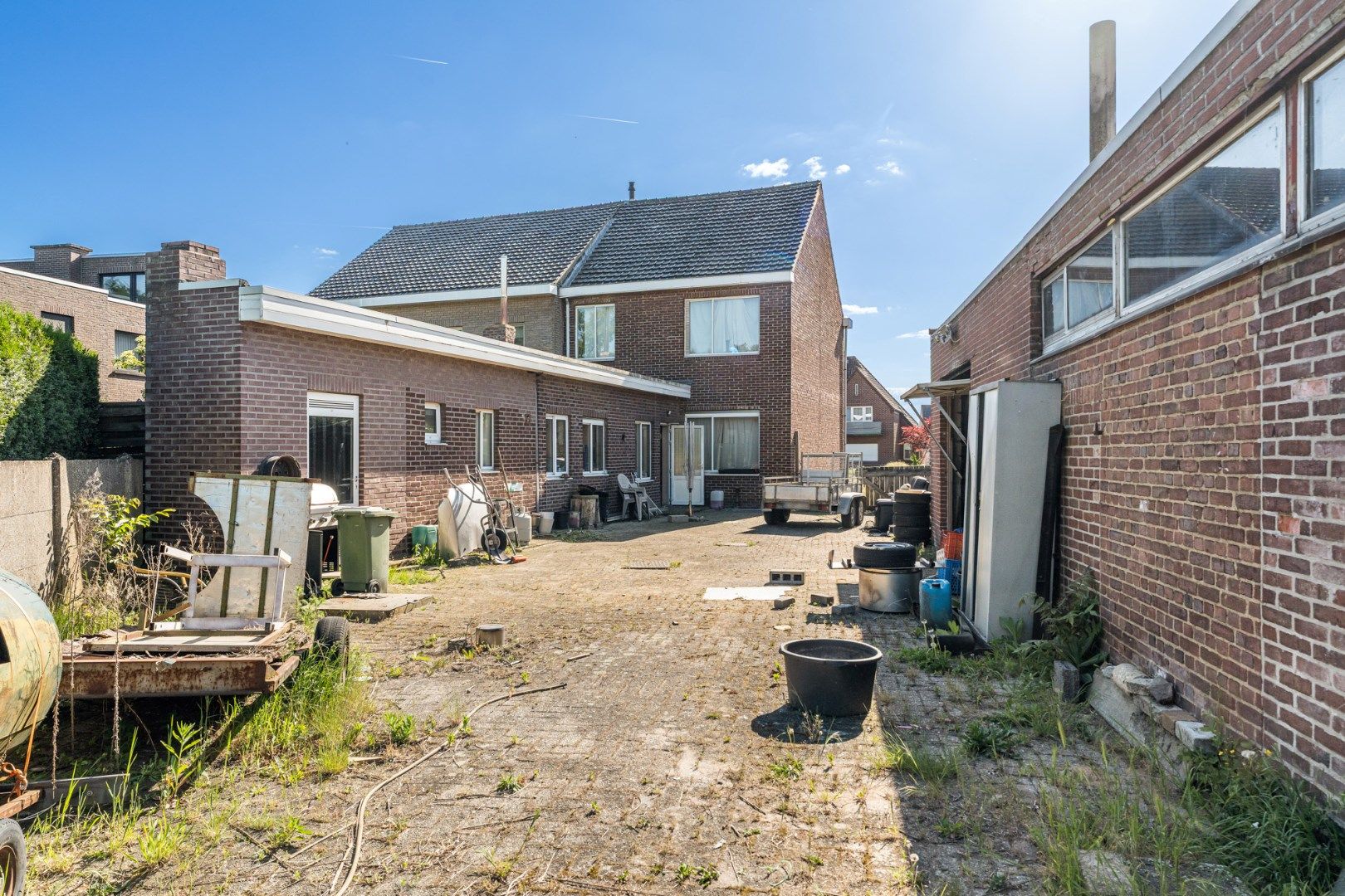 Halfvrijstaande woning op een perceel van 17a30ca met grote werkplaats van maar liefst 110 vierkante meter!  foto 6