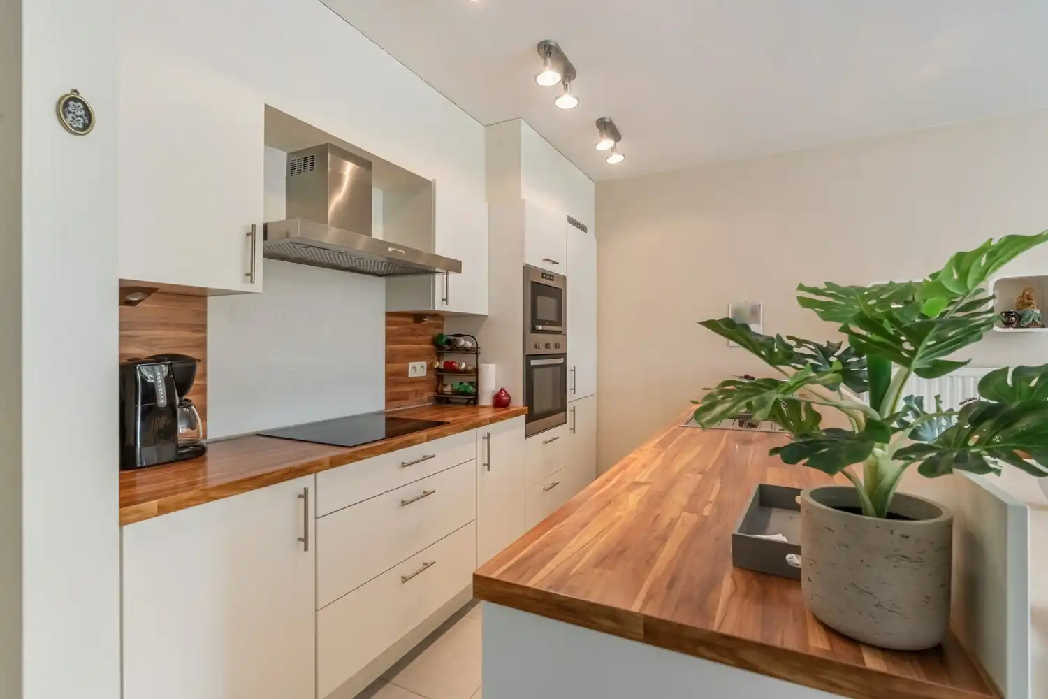 Goed onderhouden gelijkvloersappartement met 2 slaapkamers, ondergrondse autostaanplaats en kelder te Linden ! foto 5