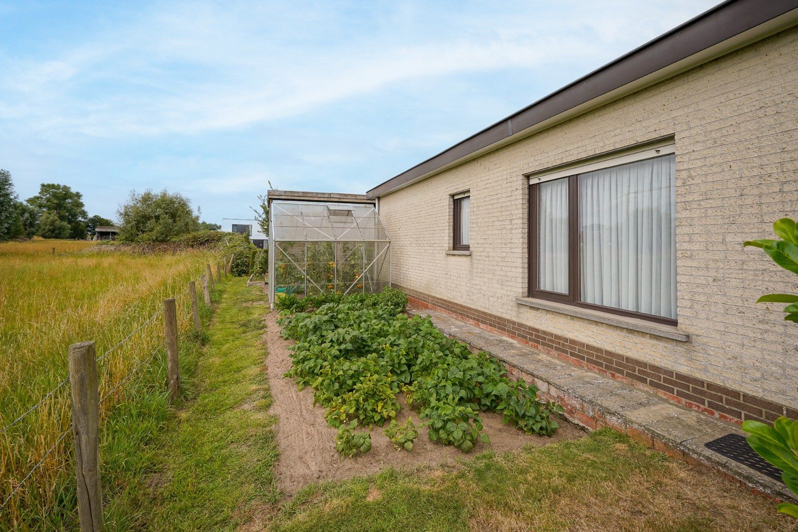 Perfect onderhouden bungalow met 3 slaapkamers op zonnig perceel in Roksem! foto 5