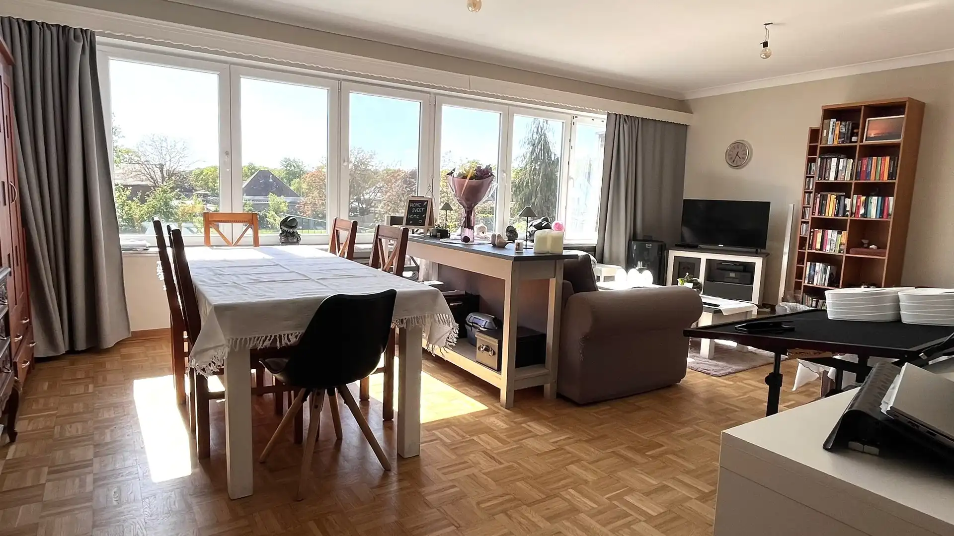 Appartement met drie slaapkamers, terras, kelderberging en garage. foto 4
