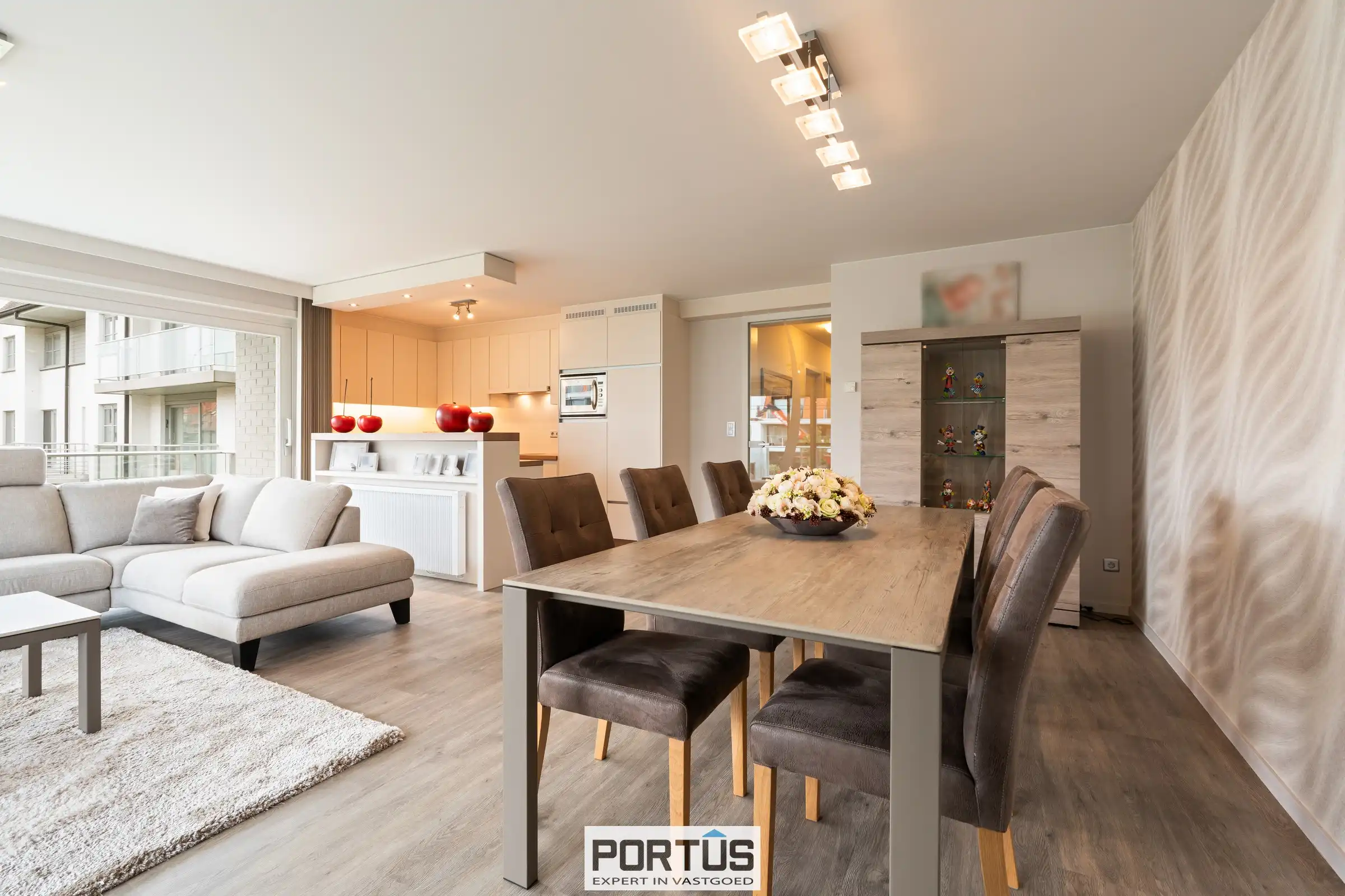 Ruim zonnig hoekappartement te koop te Nieuwpoort foto 2