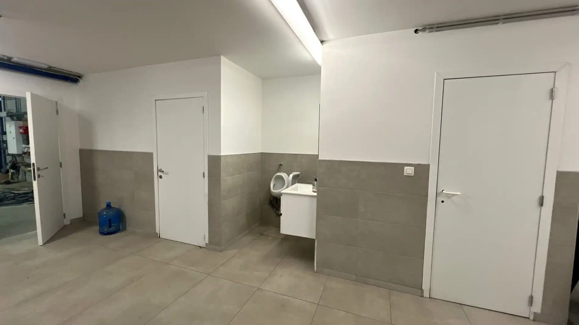 Bedrijfspand te koop nabij R4 in Gent foto 10