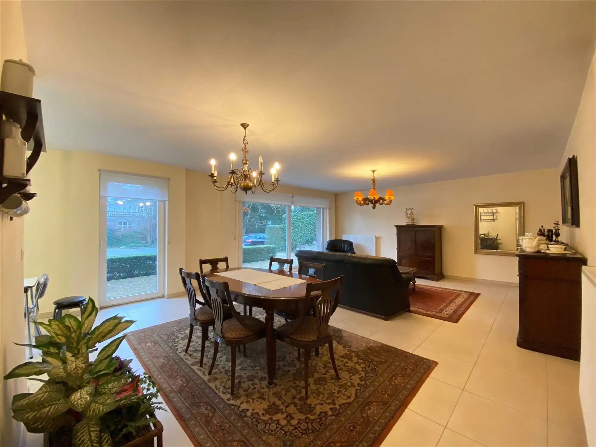 Ruim gelijkvloers appartement met twee slaapkamers, berging en ondergrondse autostaanplaats foto 3