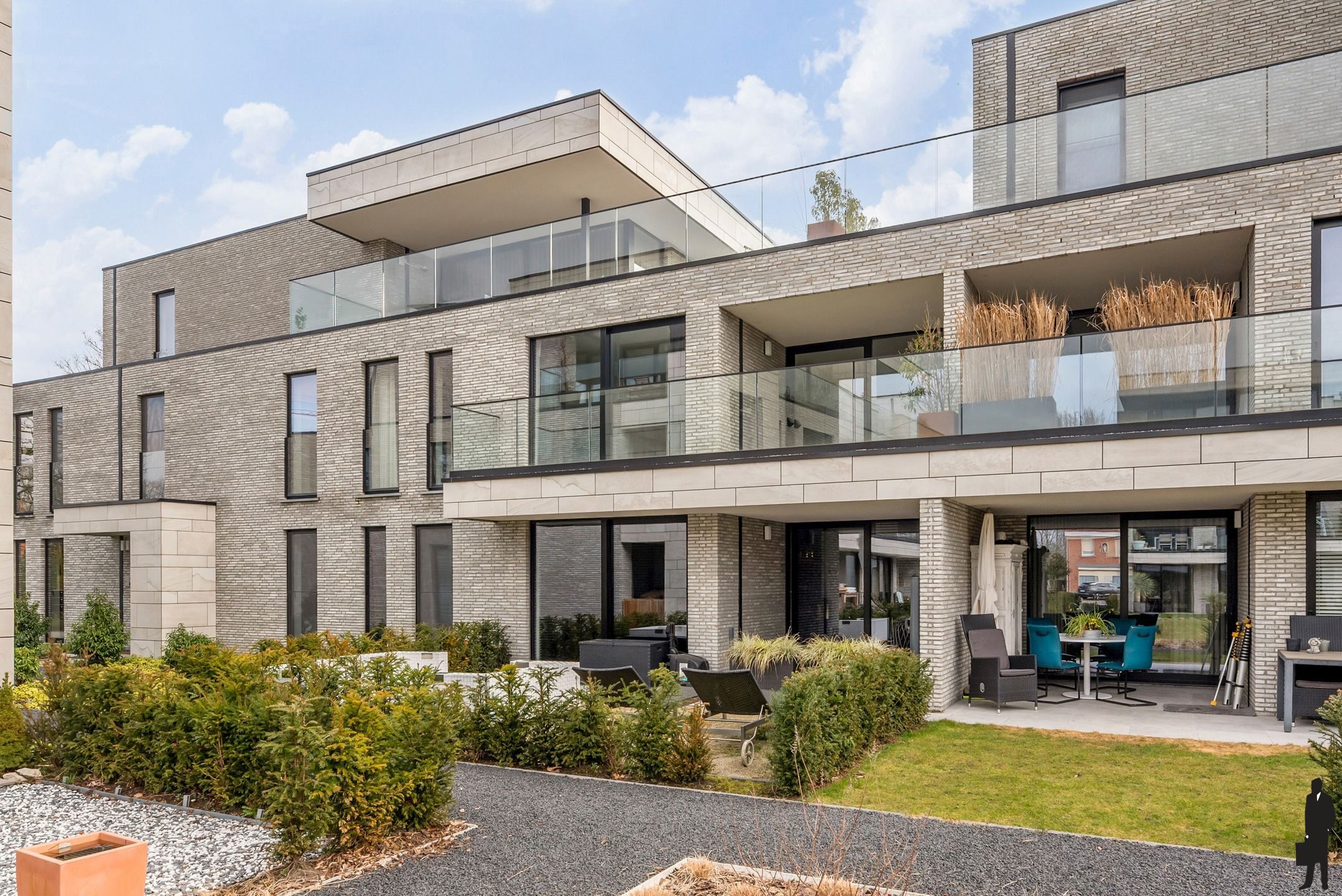 Luxe afgewerkt gelijkvloers appartement met twee slaapkamers foto 15