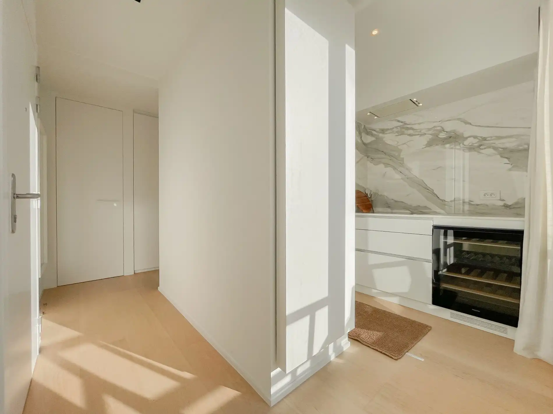 Appartement met zijdelings zeezicht en een ruim zuidwest gericht terras. foto 8