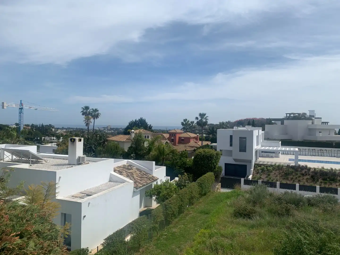 Gezellige duplex met zicht over de Nueva Andalucia vallei naar de Middellandse zee. foto 3