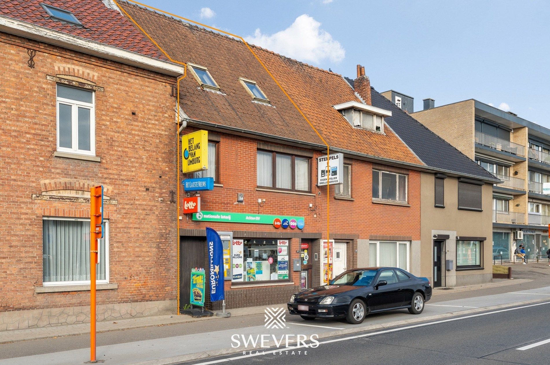 Op te frissen gezinswoning met werkplaats in centrum Helchteren foto {{pictureIndex}}