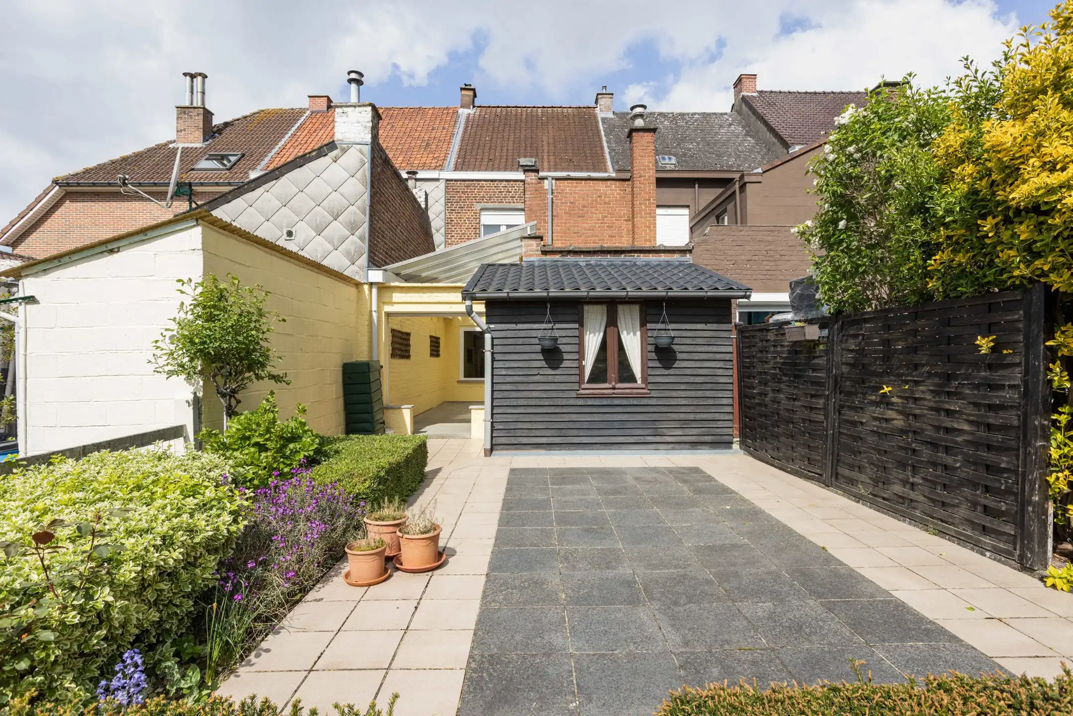 Deels te renoveren rijwoning in een rustige buurt foto 28