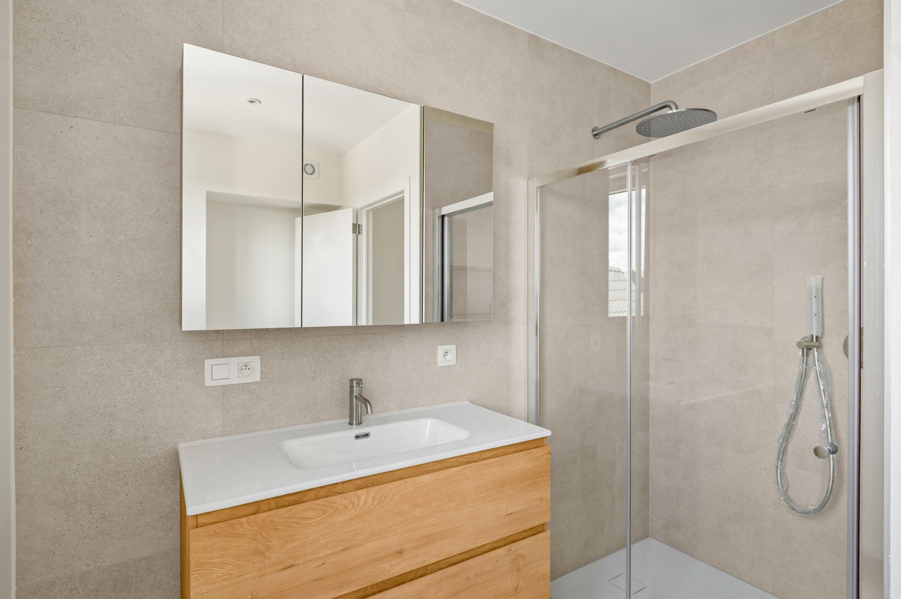 Gerenoveerd dakappartement nabij Park Spoor Noord foto 6