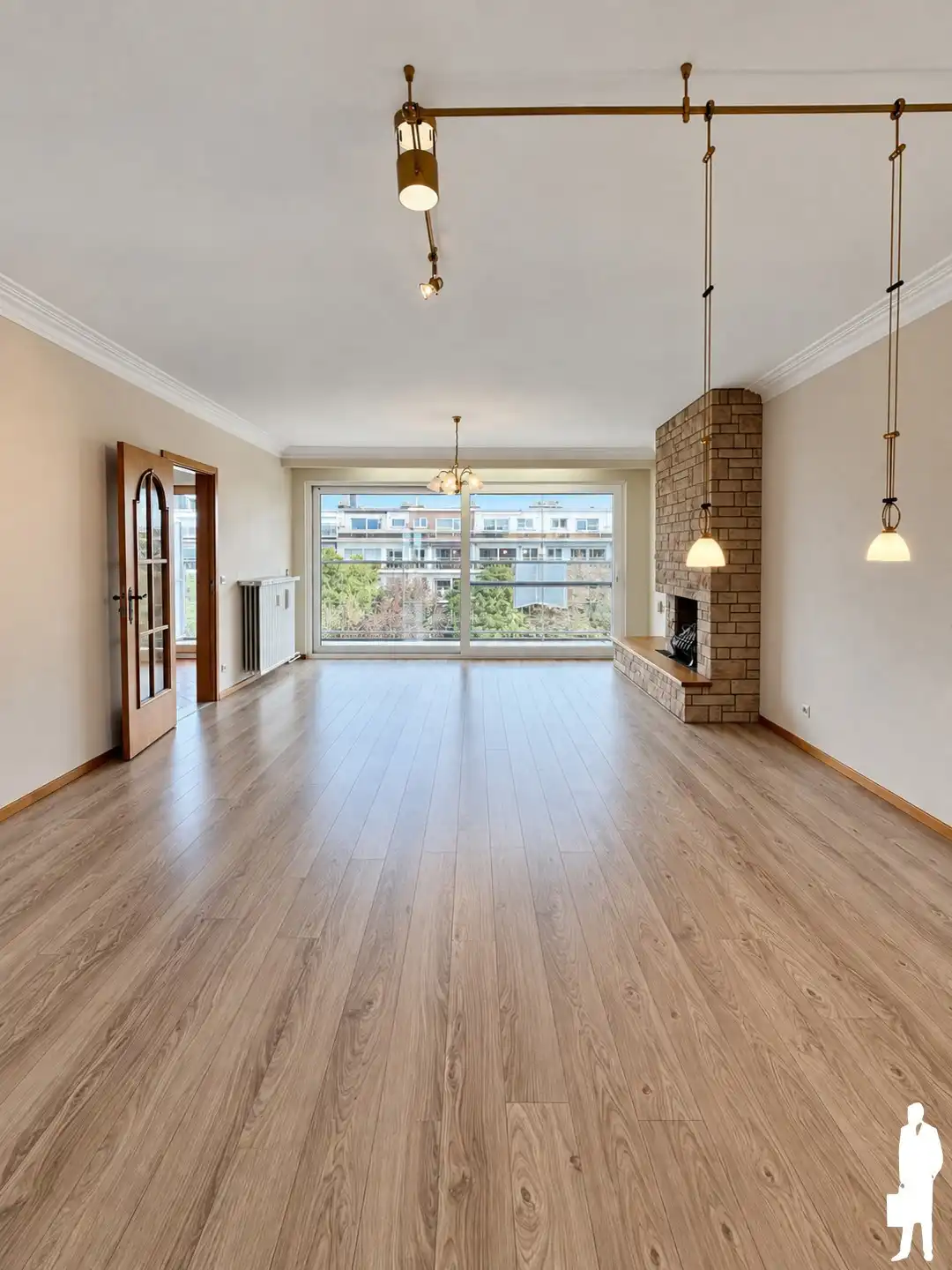 Drie slaapkamer appartement met garage foto 2