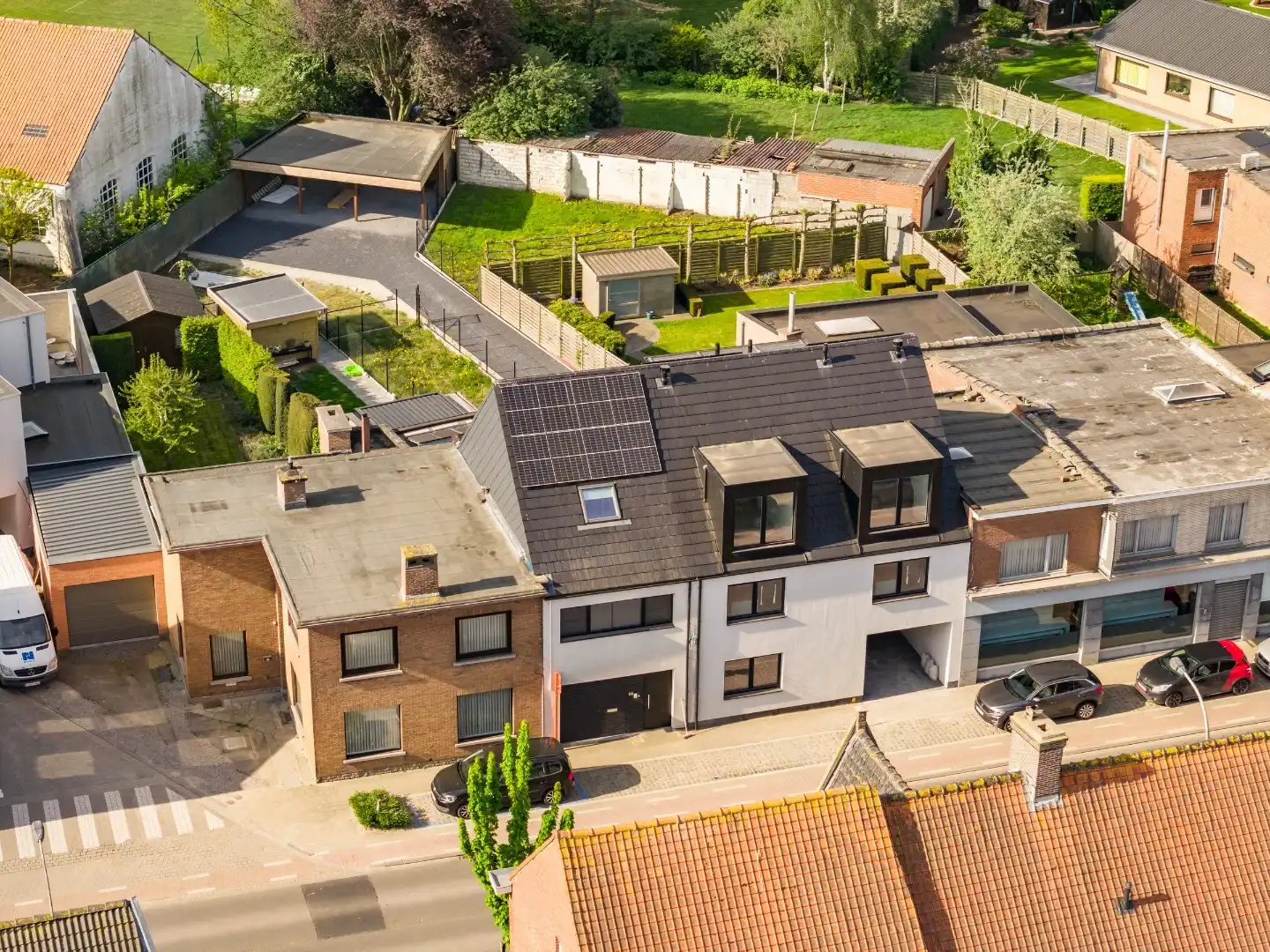 DUPLEX NIEUWBOUWAPPARTEMENT MET 2 SLPKS EN RUIM TERRAS TE GELUWE foto 3