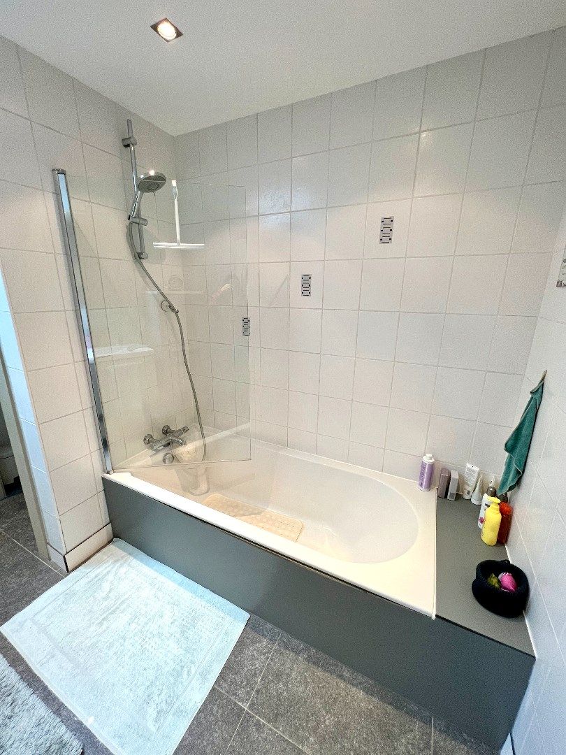 ALLEENSTAANDE WONING MET 4 SLPKS, GARAGE, CARPORT EN TUIN foto 11