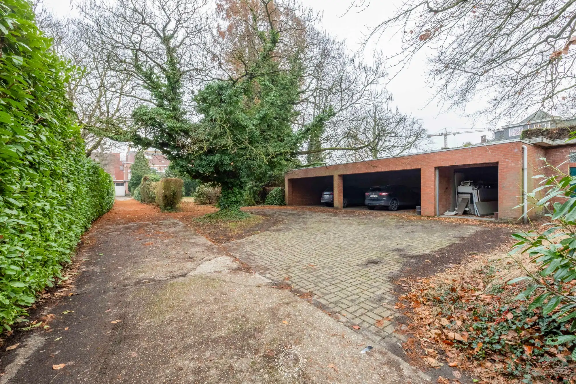 Bijzonder handelspand met een uitzonderlijk opwaarts potentieel en ontsluiting achteraan het perceel. foto 4