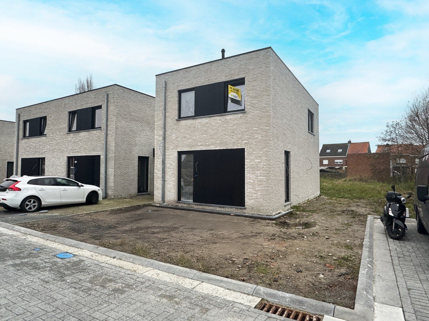 Nieuwbouwwoning met 3 slaapkamers in het centrum van Oudenburg foto {{pictureIndex}}