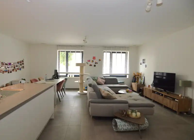 Appartement met 3 slaapkamers, terras en autostaanplaats te Boortmeerbeek. foto 3