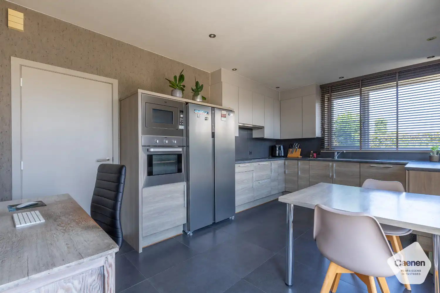 Stijlvol en energiezuinig huis met 3 slaapkamers en mooie tuin met uitzichten in Ruddervoorde foto 8