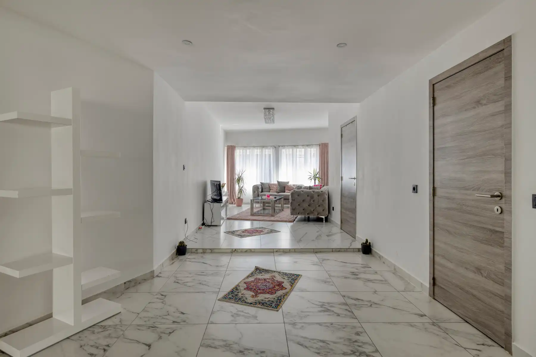 Ruime bel-etage met 4 slaapkamers en handelsruimte foto 3