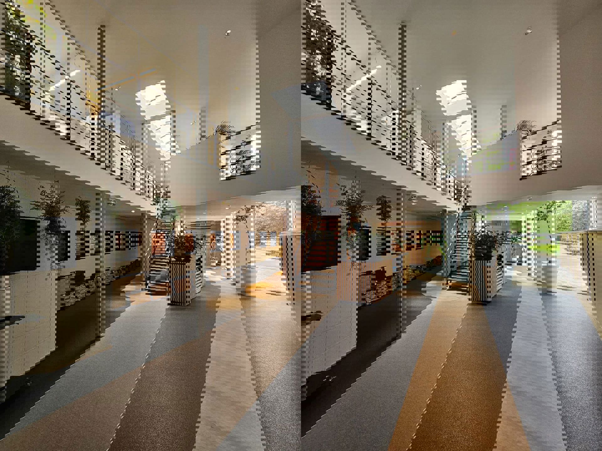  TE HUUR Genk - showroom met kantoren foto 3