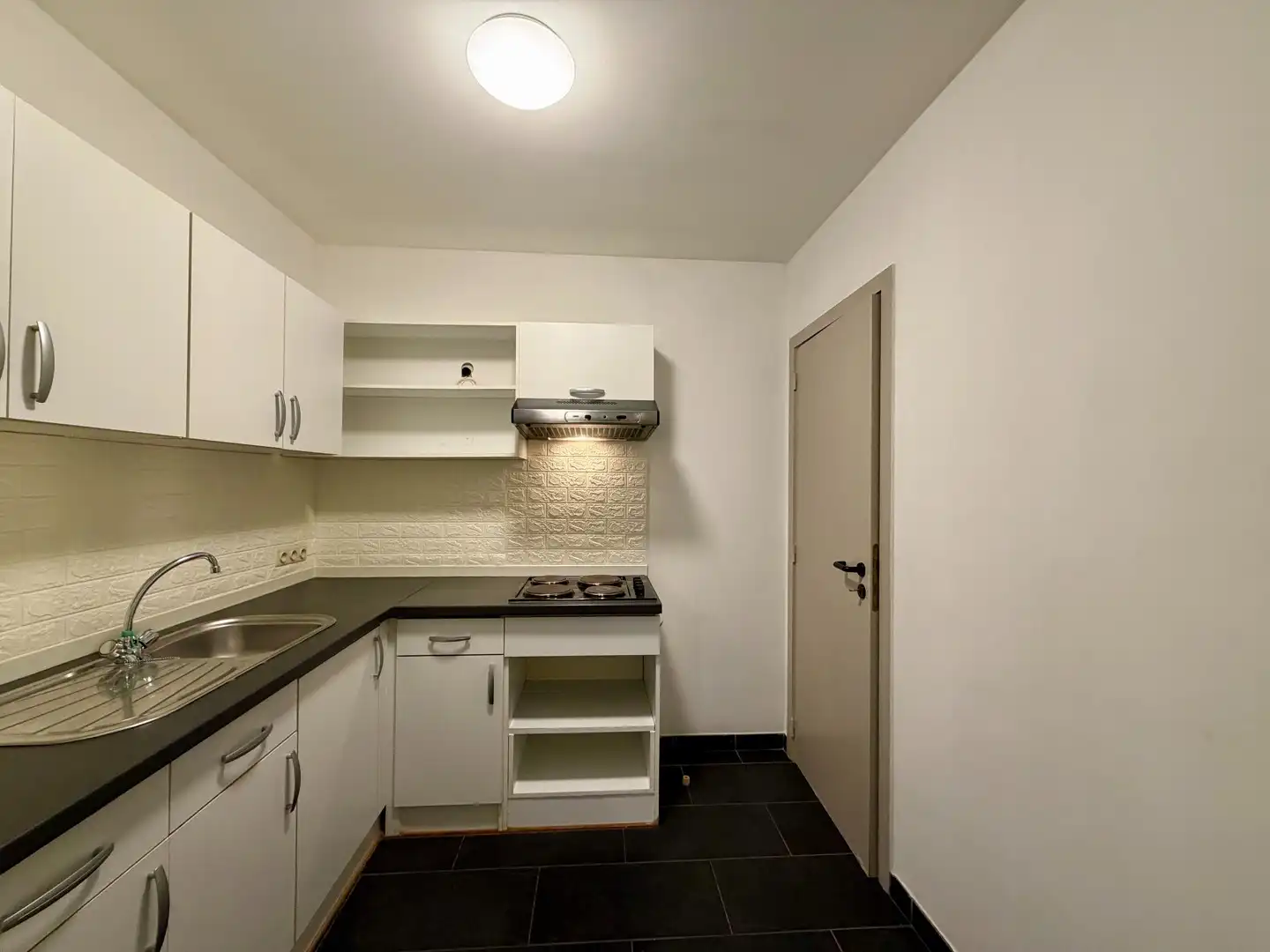 Instapklaar 1-slaapkamerappartement op een boogscheut van centrum Roeselare! foto 3