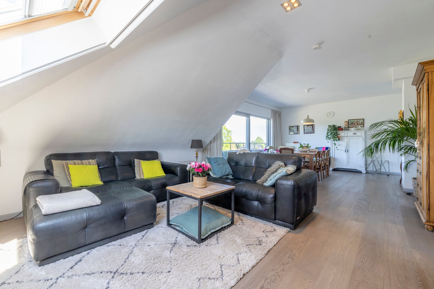 Penthouse met 2 slaapkamers, autostaanplaats en 2 terrassen foto 4