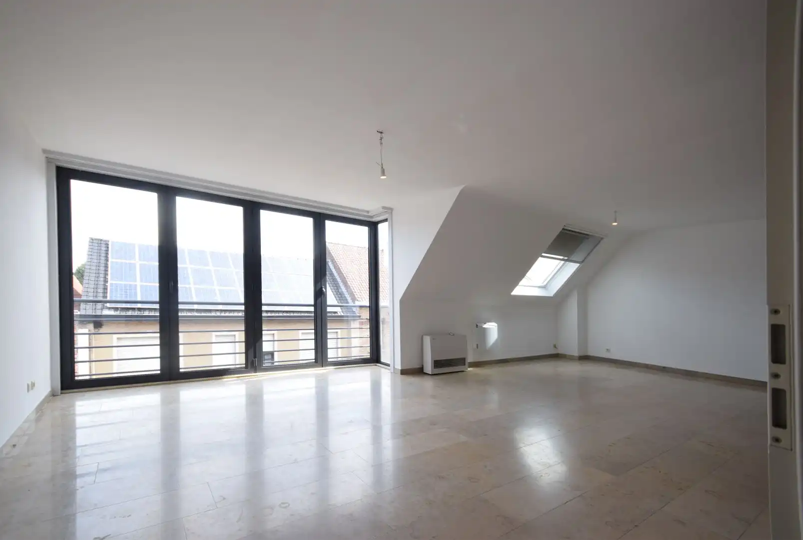 Ruim 3- slaapkamer-appartement te Rumbeke foto 2