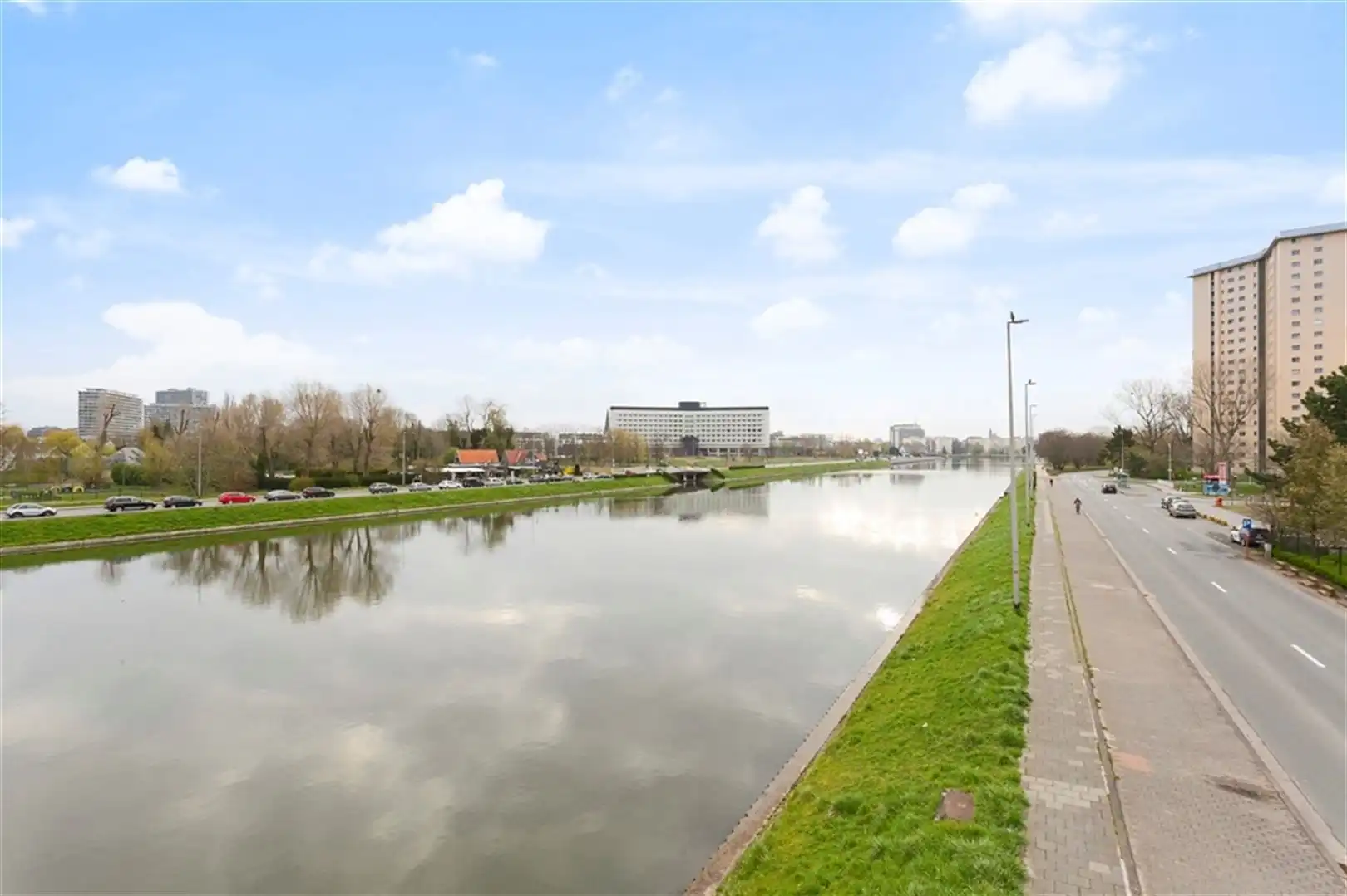 Kantoorgebouw aan de Watersportbaan foto 14