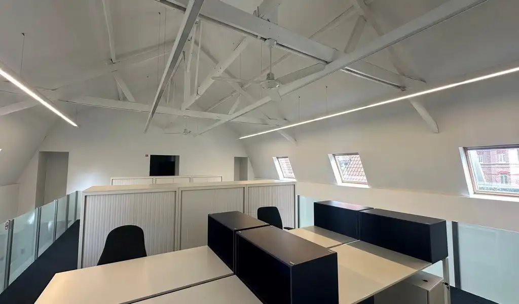 Ingedeeld kantoor te huur in standalone kantoorgebouw in Deurle foto 5