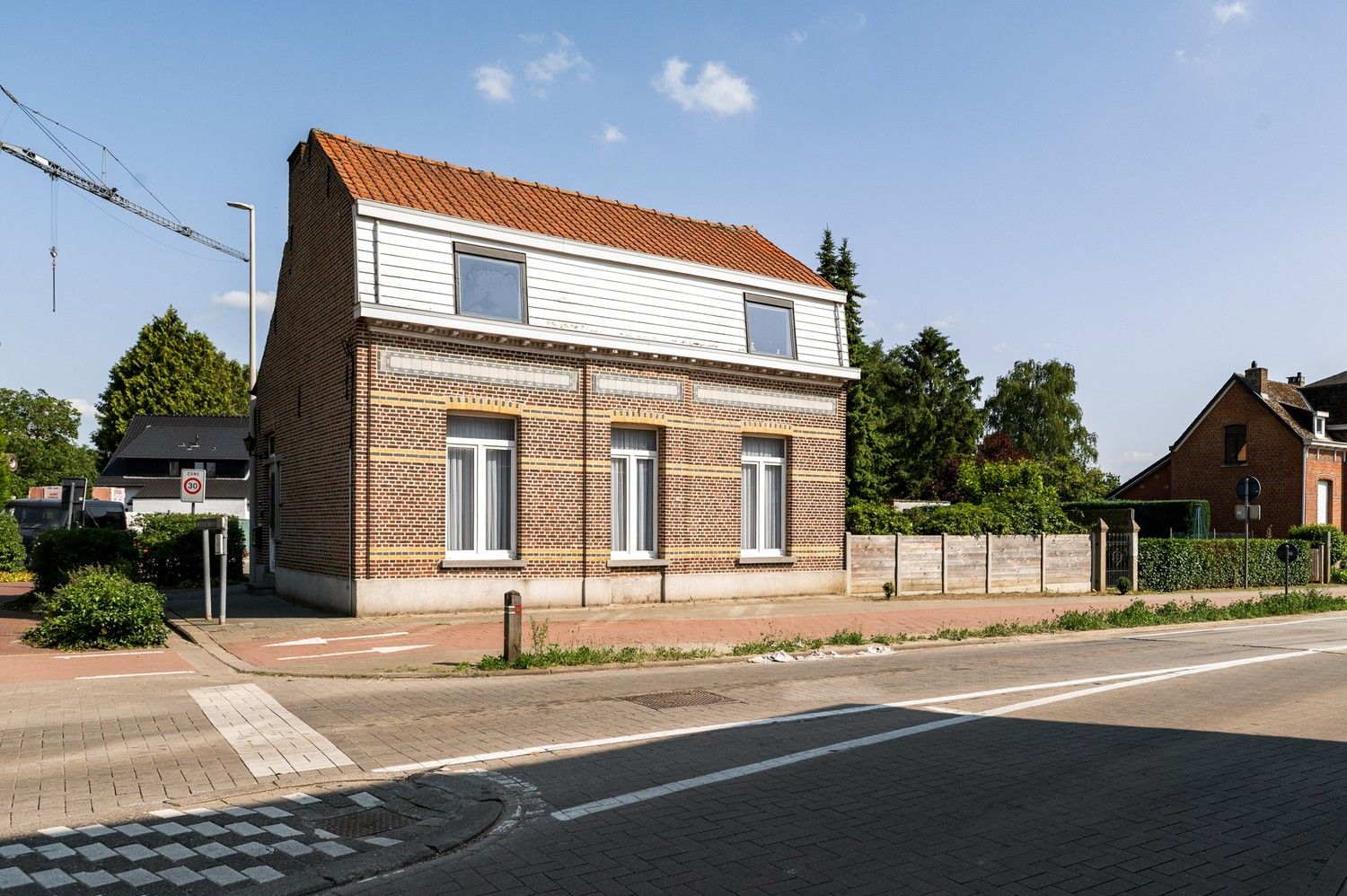 Verassend ruime woning met 3 slaapkamers en een groene tuin nabij centrum ranst. foto 32