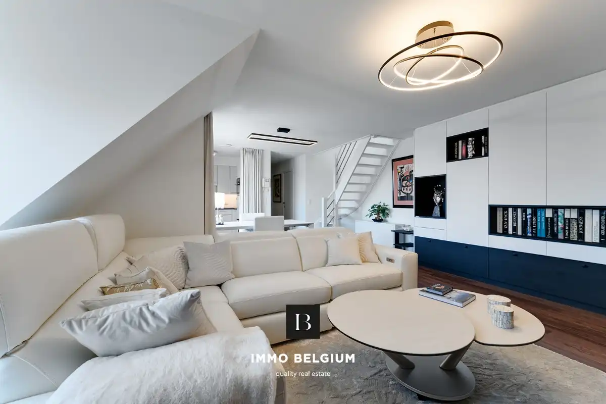 Hoogwaardig afgewerkt appartement met 3 slaapkamers foto {{pictureIndex}}