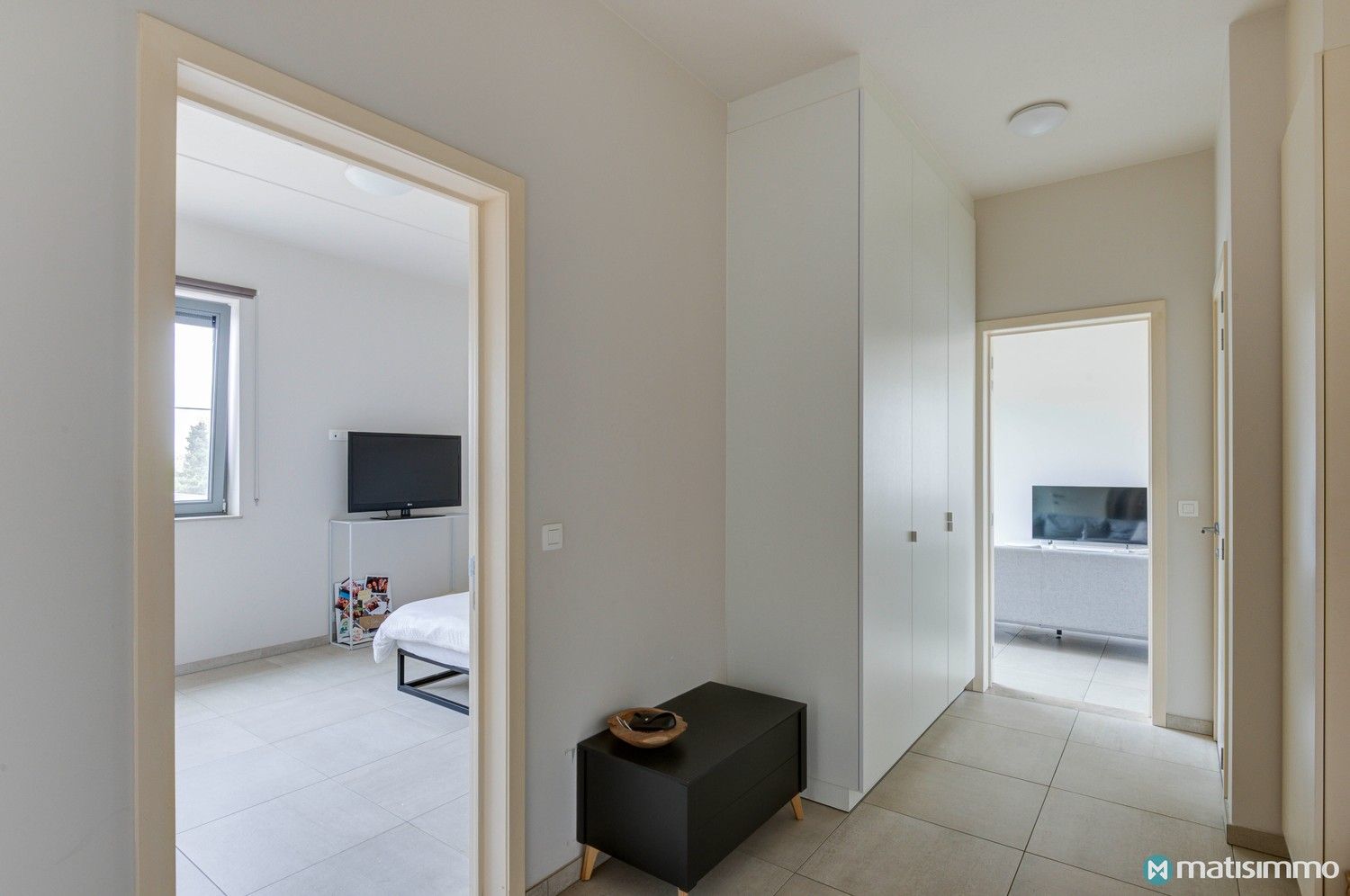 INSTAPKLAAR APPARTEMENT MET TWEE SLAAPKAMERS, 2 TERRASSEN EN PARKING TE BILZEN foto 2