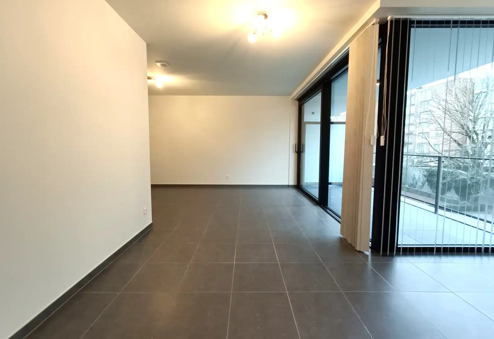 MODERN APPARTEMENT MET RUIM TERRAS EN AUTOSTAANPLAATS foto 6