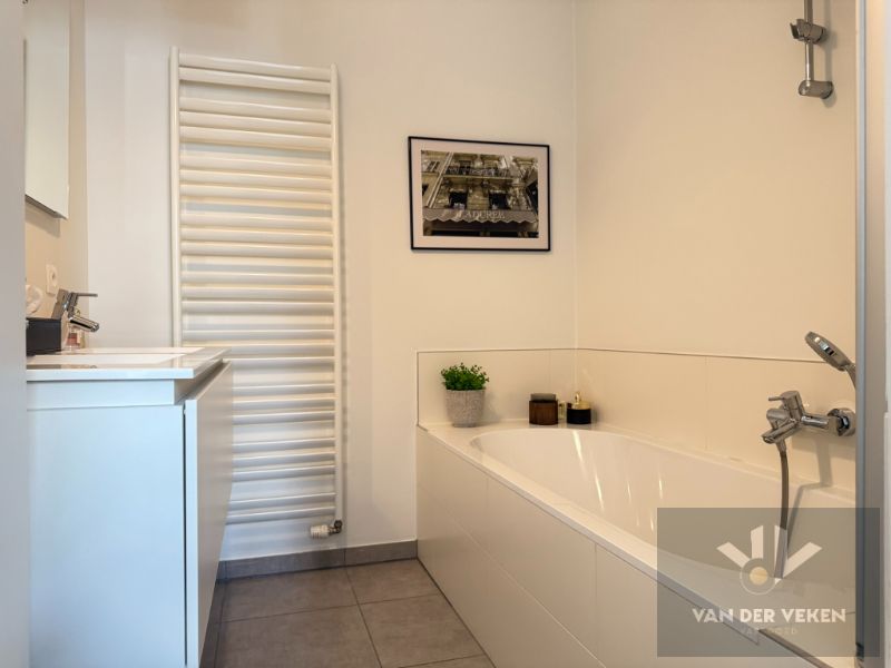 Unieke opportuniteit - hoekappartement Zuidzicht, vlak aan het water! foto 10