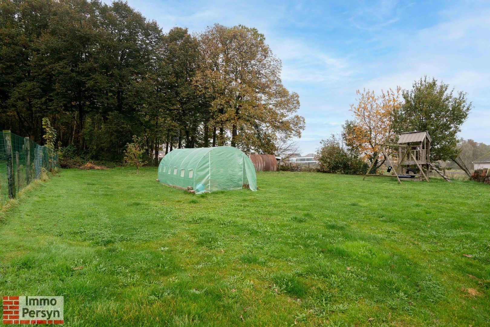 Uitstekend gelegen woning in een groene omgeving, op bijna 20 are grond. foto 2